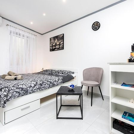 Apartment Leo Ровінь Екстер'єр фото