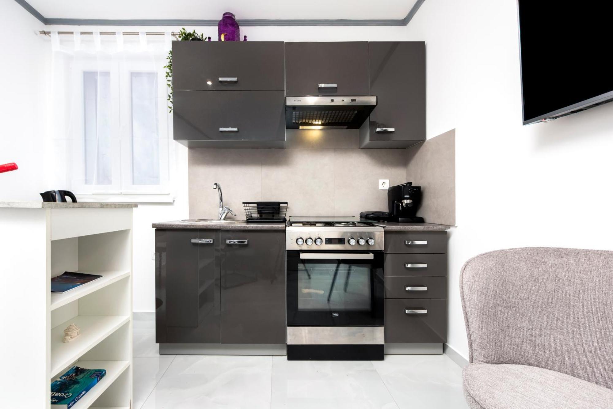 Apartment Leo Ровінь Екстер'єр фото
