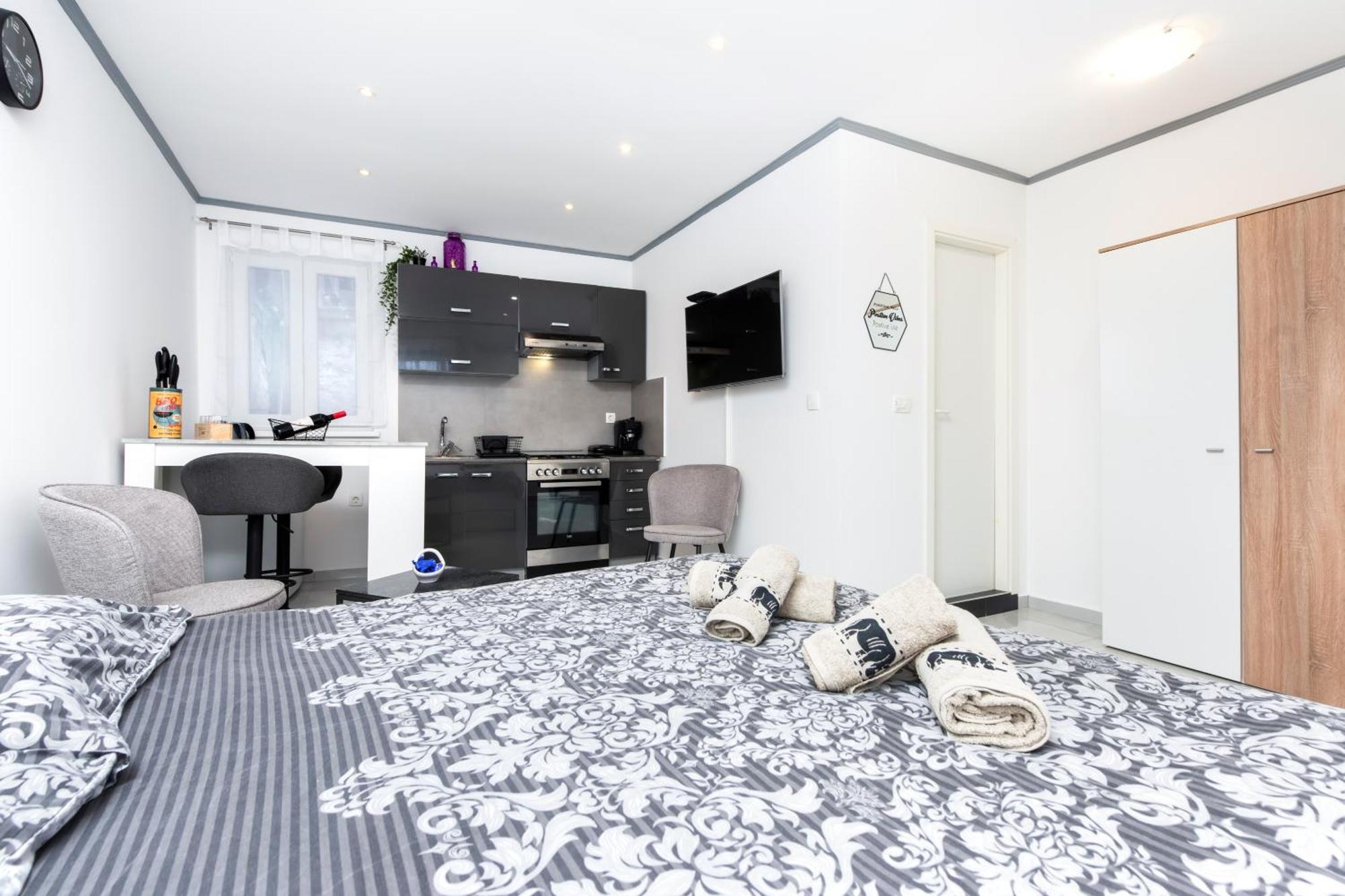 Apartment Leo Ровінь Екстер'єр фото