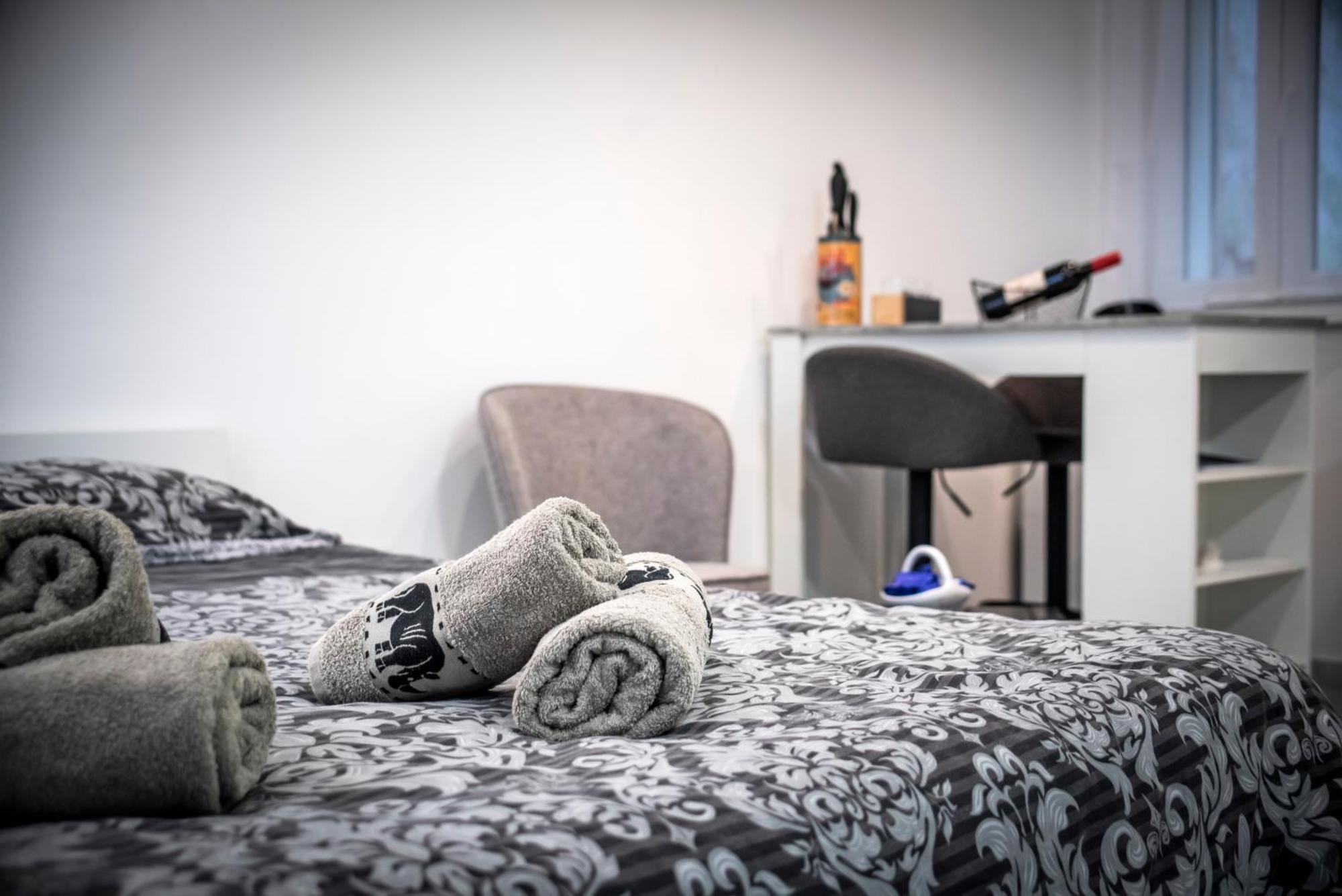 Apartment Leo Ровінь Екстер'єр фото
